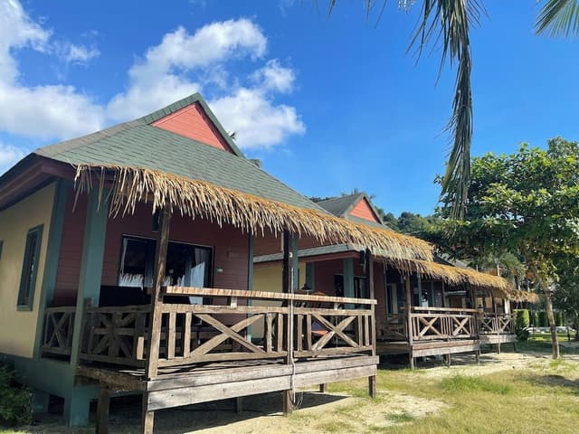 Air Con Beach Front Bungalow 2 Persons