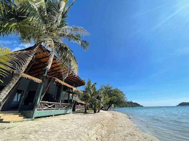 Air-Con Beach Front (4 persons)