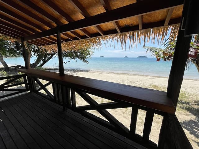 Air Con Beach Front Bungalow 2 Persons