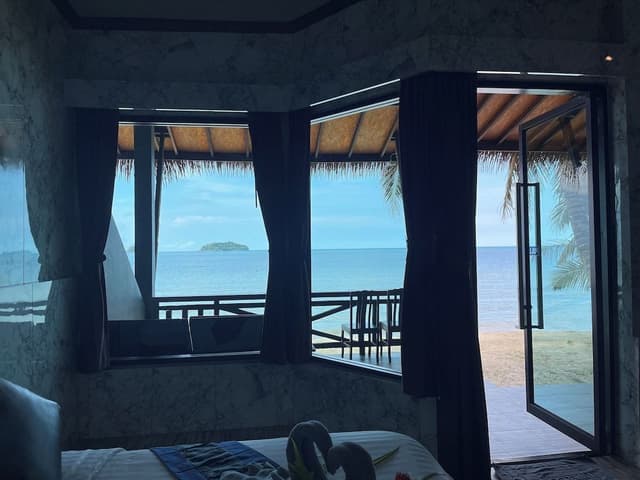 Air-Con Beach Front (4 persons)