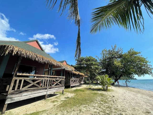 Air Con Beach Front Bungalow 2 Persons