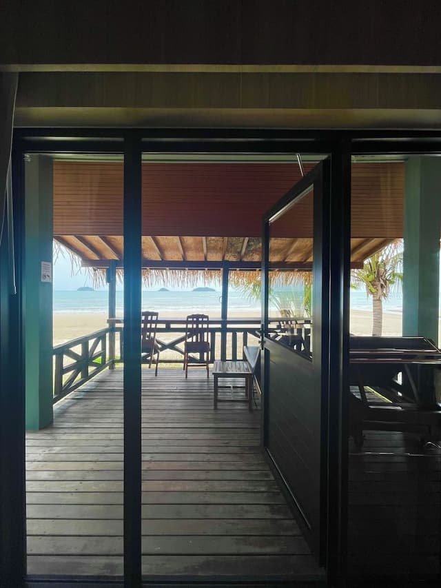 Air Con Beach Front Bungalow 2 Persons