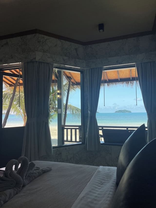 Air-Con Beach Front (4 persons)