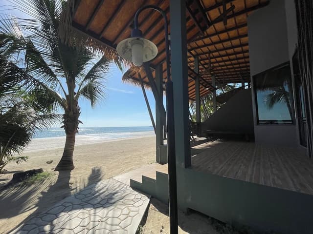 Air-Con Beach Front (4 persons)