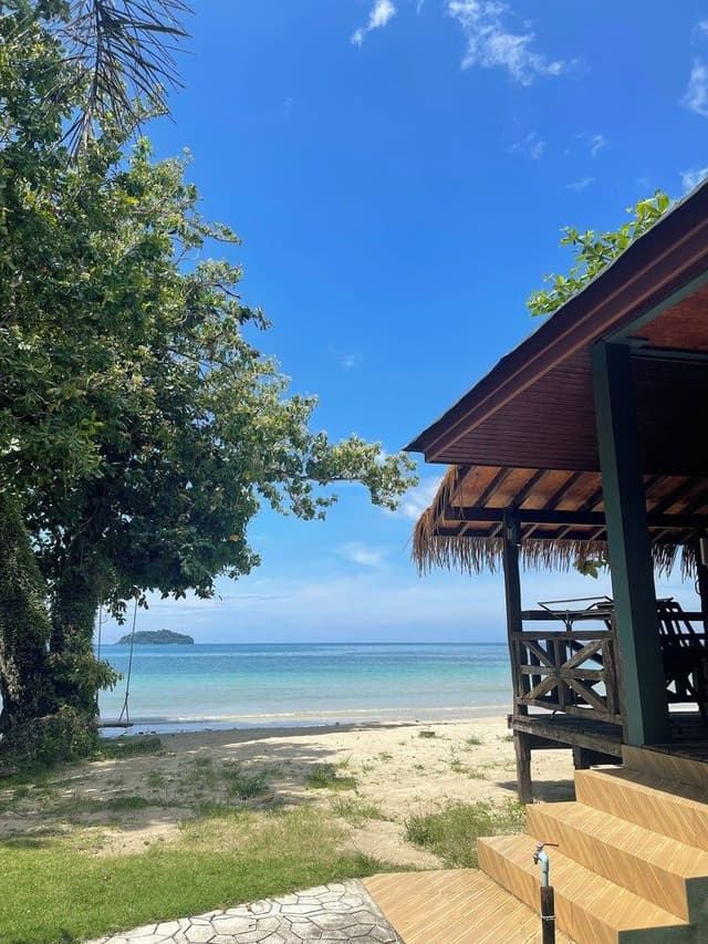 Air Con Beach Front Bungalow 2 Persons
