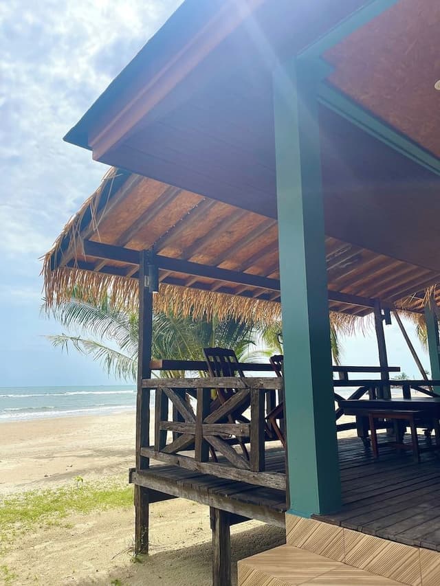 Air Con Beach Front Bungalow 2 Persons