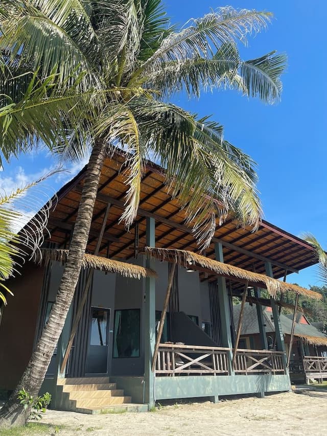 Air-Con Beach Front (4 persons)