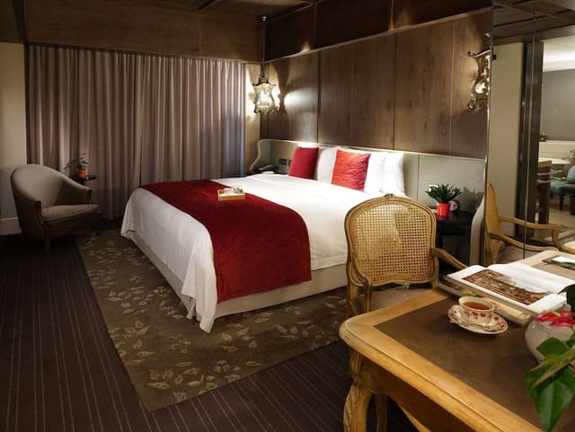 Premier Suite King Room (Free Parking, 1 Vehicle)