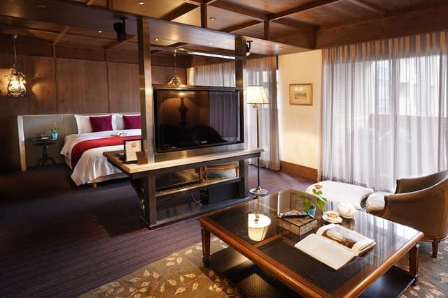 Deluxe Suite King Room (Free Parking, 1 Vehicle)