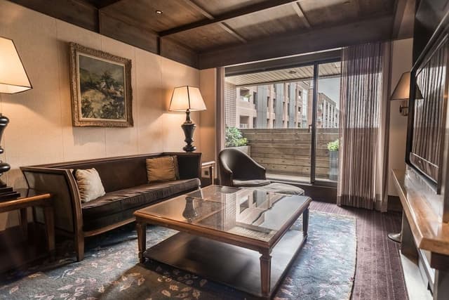 Deluxe Suite King Room (Free Parking, 1 Vehicle)