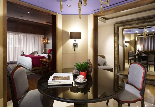 Premier Suite King Room (Free Parking, 1 Vehicle)