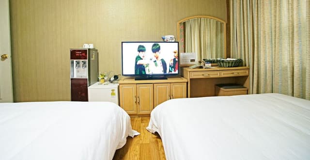 Deluxe Twin Room