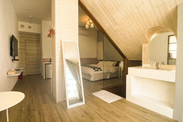 Deluxe Mountain View Balcony - Double Room