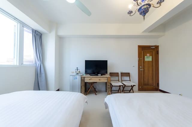 Gallery Quadruple Room, Bathtub, Park View