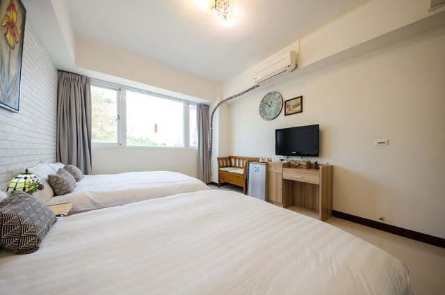 Classic Quadruple Room, Bathtub, Park View (202)
