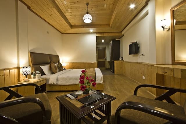 Luxury Double Room, 1 Queen Bed, Hill View, Garden Area