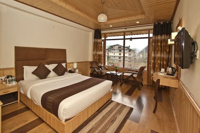 Luxury Double Room, 1 Queen Bed, Hill View, Garden Area