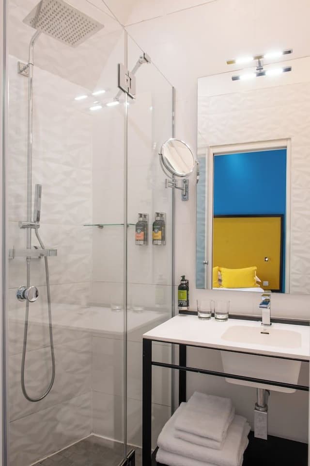 Family Suite (2 connecting rooms)