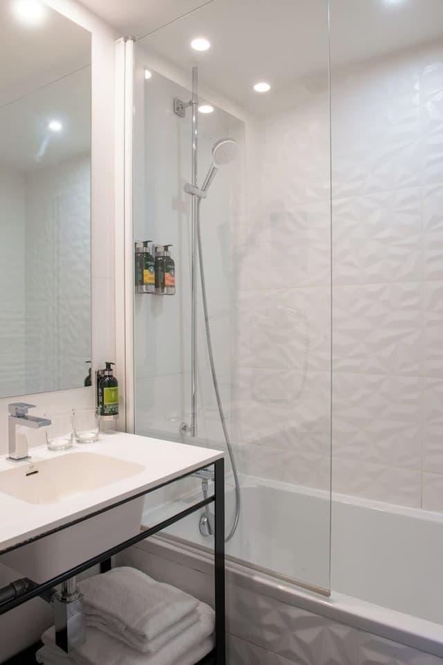 Family Suite (2 connecting rooms)