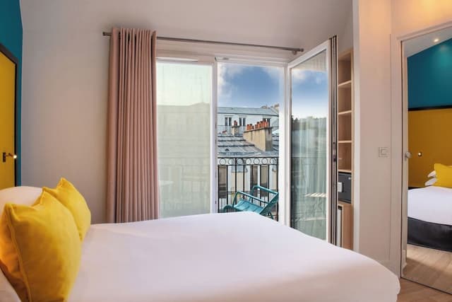 Family Suite (2 connecting rooms)