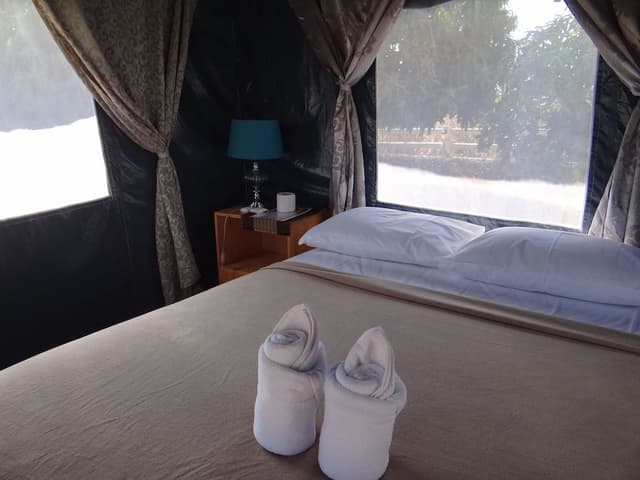 VIP Tent for 1 Person (Breakfast and Dinner Included)