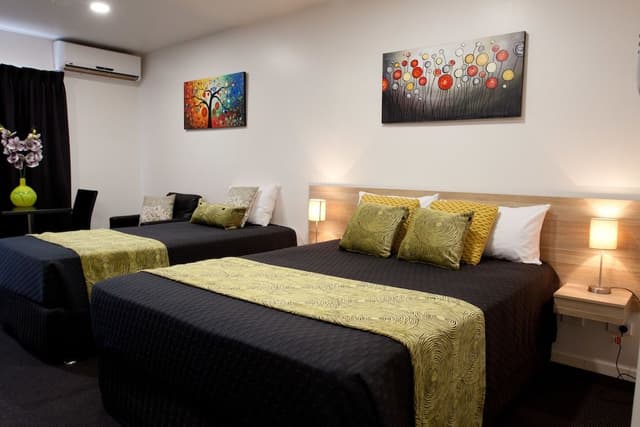 Queen Single Room with Kitchenette