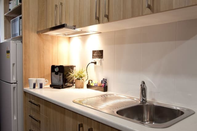 Queen Single Room with Kitchenette