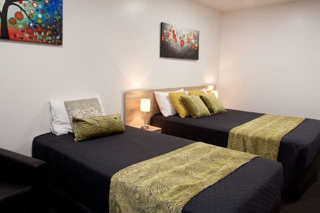 Queen Single Room with Kitchenette