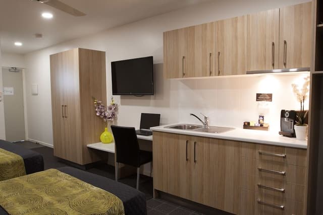 Queen Single Room with Kitchenette