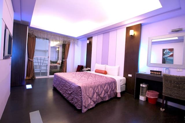 Deluxe Double Room, 1 Queen Bed, Balcony, Partial Sea View