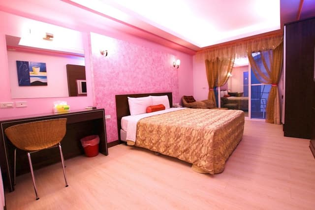 Deluxe Double Room, 1 Queen Bed, Balcony, Partial Sea View