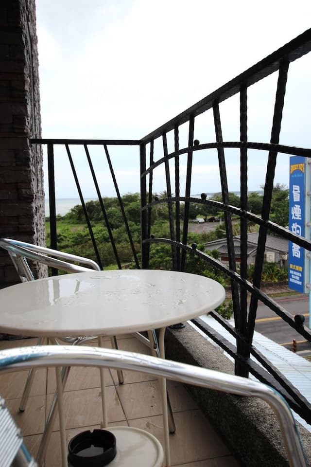 Deluxe Double Room, 1 Queen Bed, Balcony, Partial Sea View