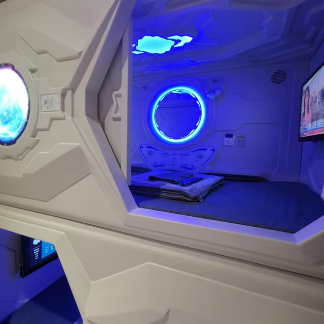 Mixed Capsule Room