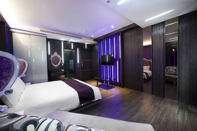 Luxury Double Room (with garage)
