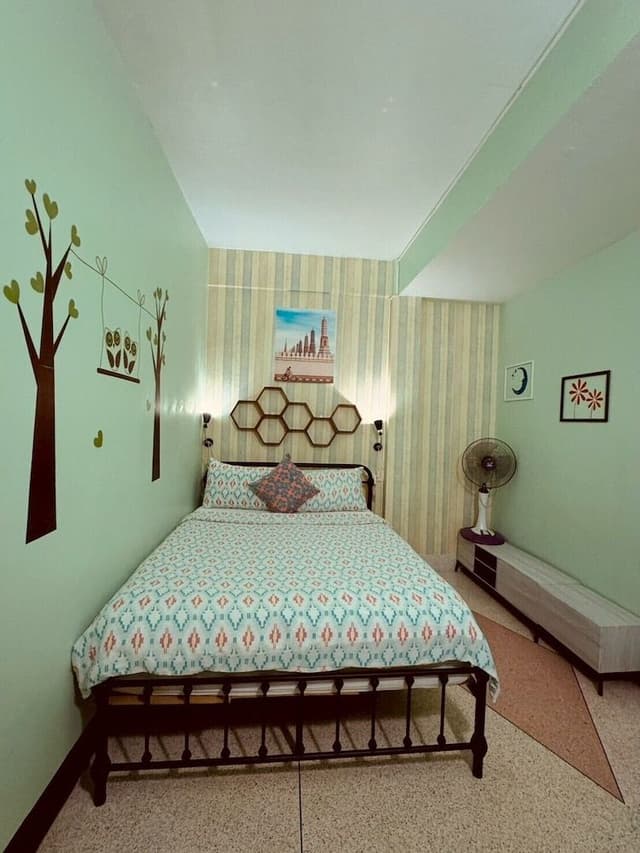 Basic Double Room, 1 Queen Bed (No Window)