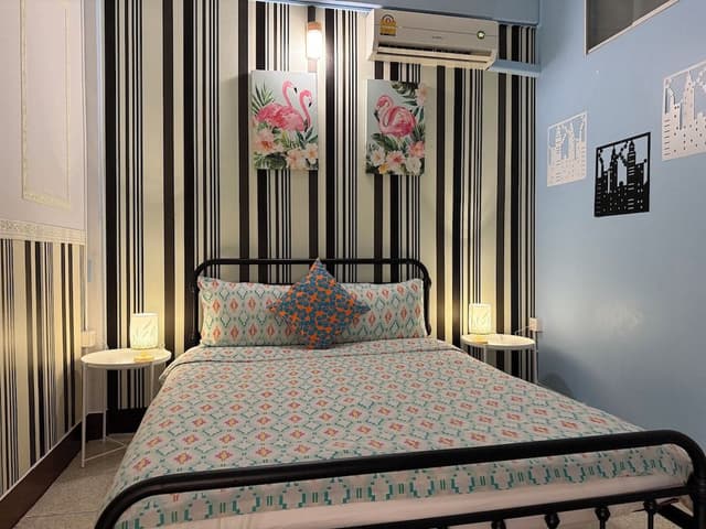 Basic Double Room, 1 Queen Bed (No Window)