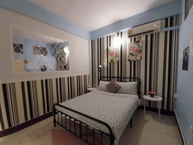 Basic Double Room, 1 Queen Bed (No Window)