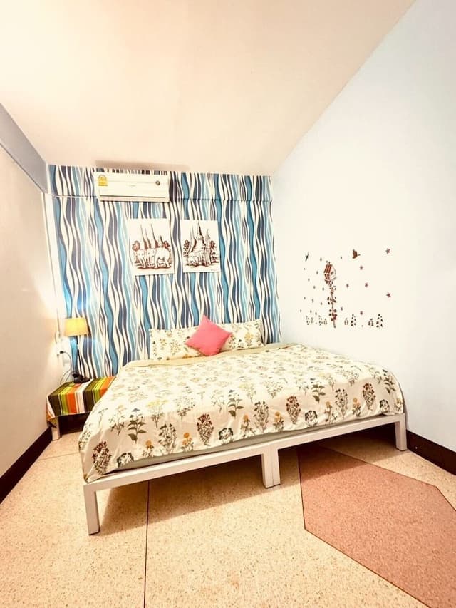 Basic Double Room, 1 Queen Bed (No Window)