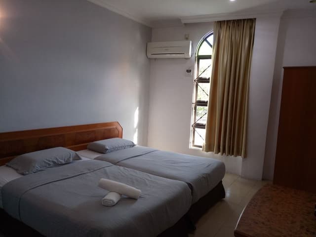 Twin Room, 2 Twin Beds, Accessible, Refrigerator