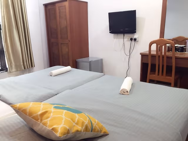 Twin Room, 2 Twin Beds, Accessible, Refrigerator