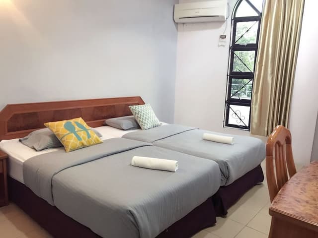 Twin Room, 2 Twin Beds, Accessible, Refrigerator