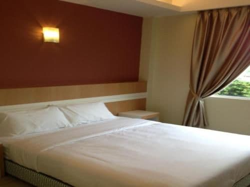 Deluxe Queen Room