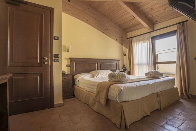 Deluxe Double Room, Jetted Tub (Romantic)