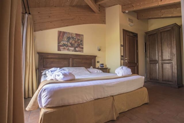 Deluxe Double Room, Jetted Tub (Romantic)