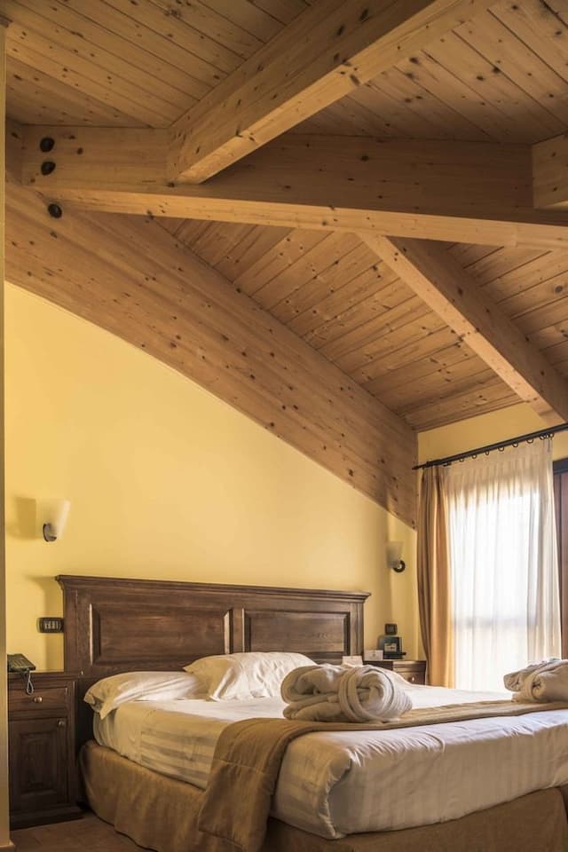 Deluxe Double Room, Jetted Tub (Romantic)