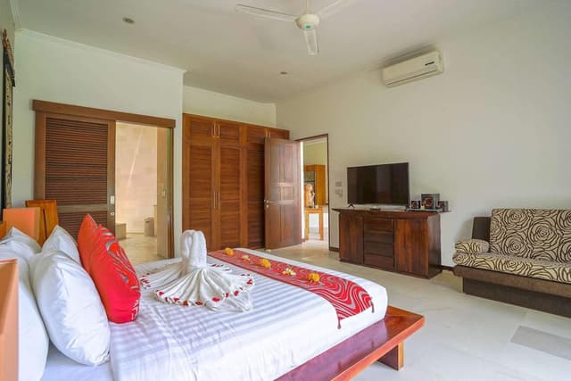 Basic Villa, Multiple Beds