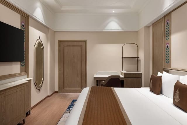 Suite, 1 King Bed (Rajwada)