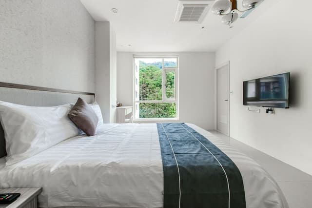 Superior Double Room, City View