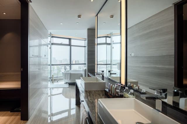 Corner Deluxe Room