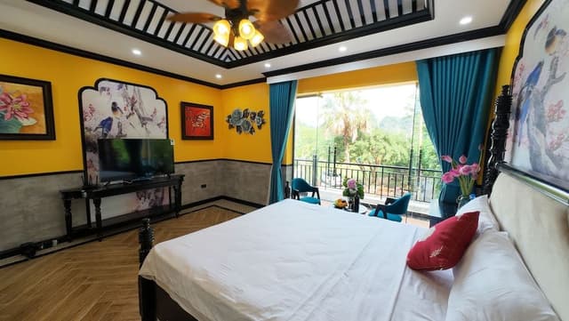 Deluxe Suite, Bathtub, Mountain View